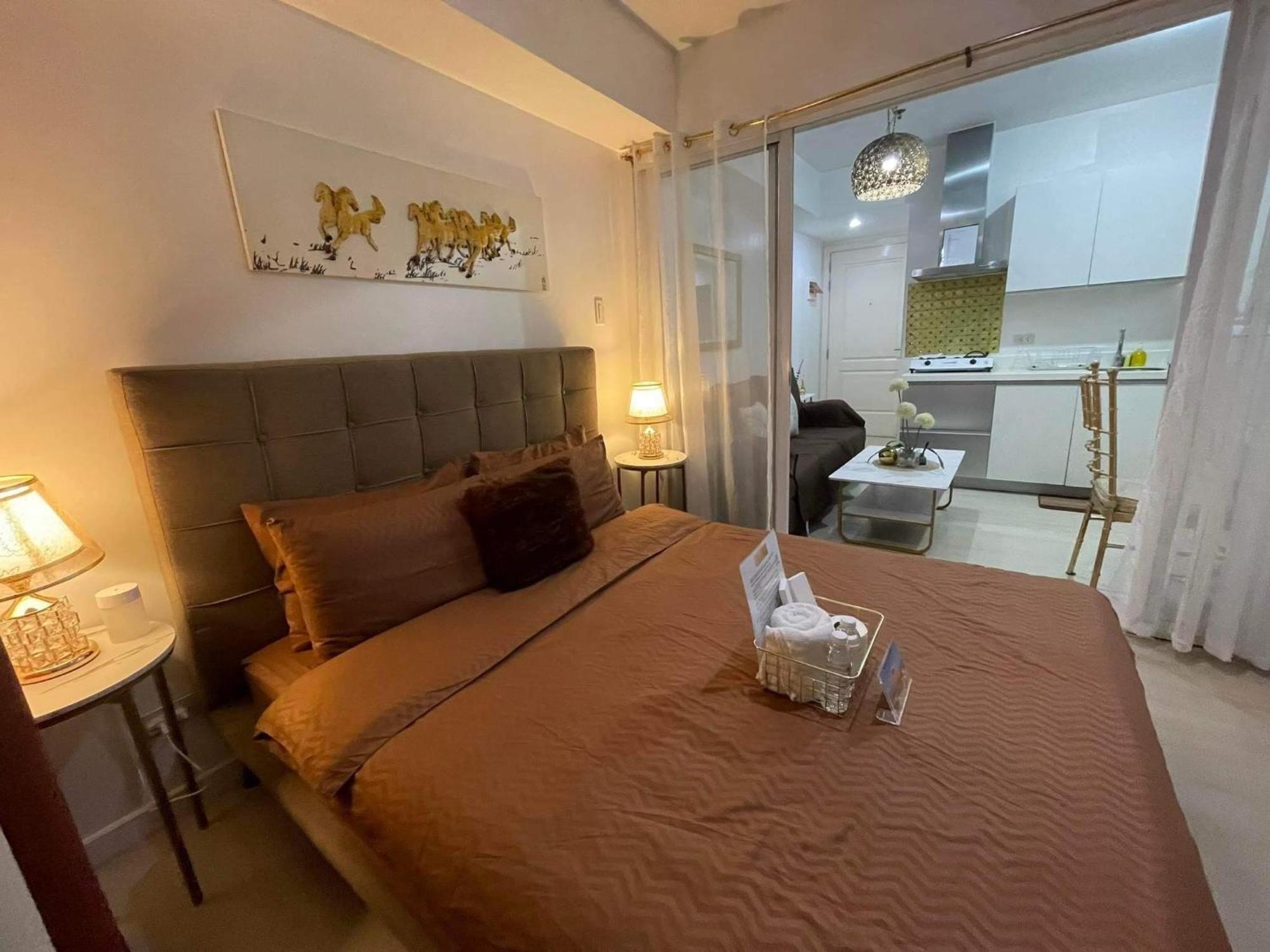 Beach Front Living In The Heart Of The City, Azure Residences Manila Exteriör bild