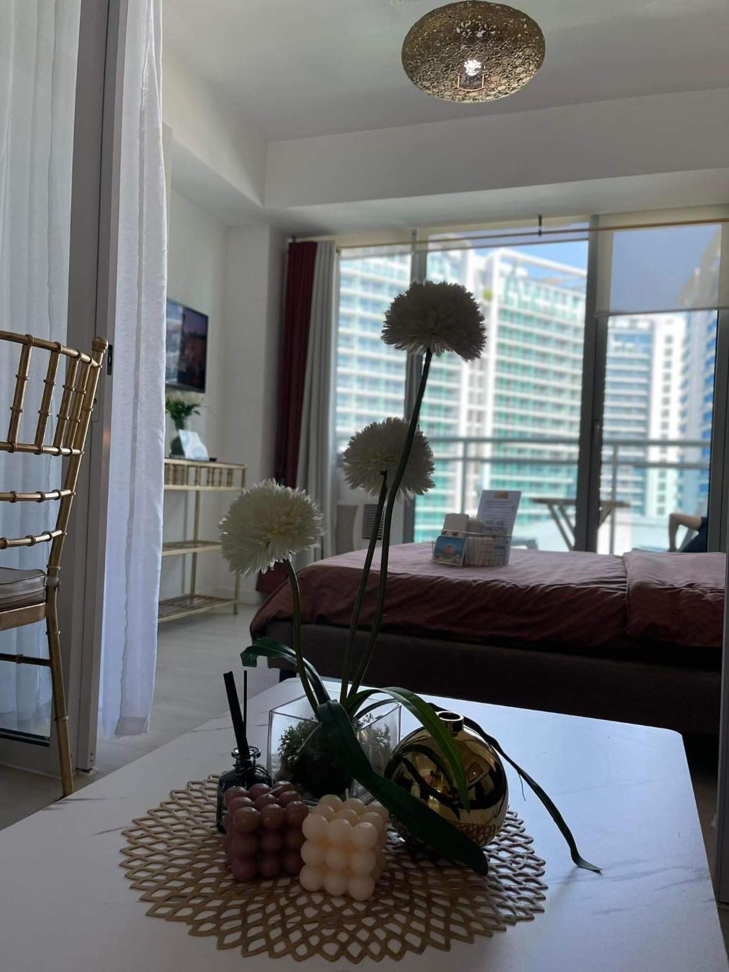 Beach Front Living In The Heart Of The City, Azure Residences Manila Exteriör bild