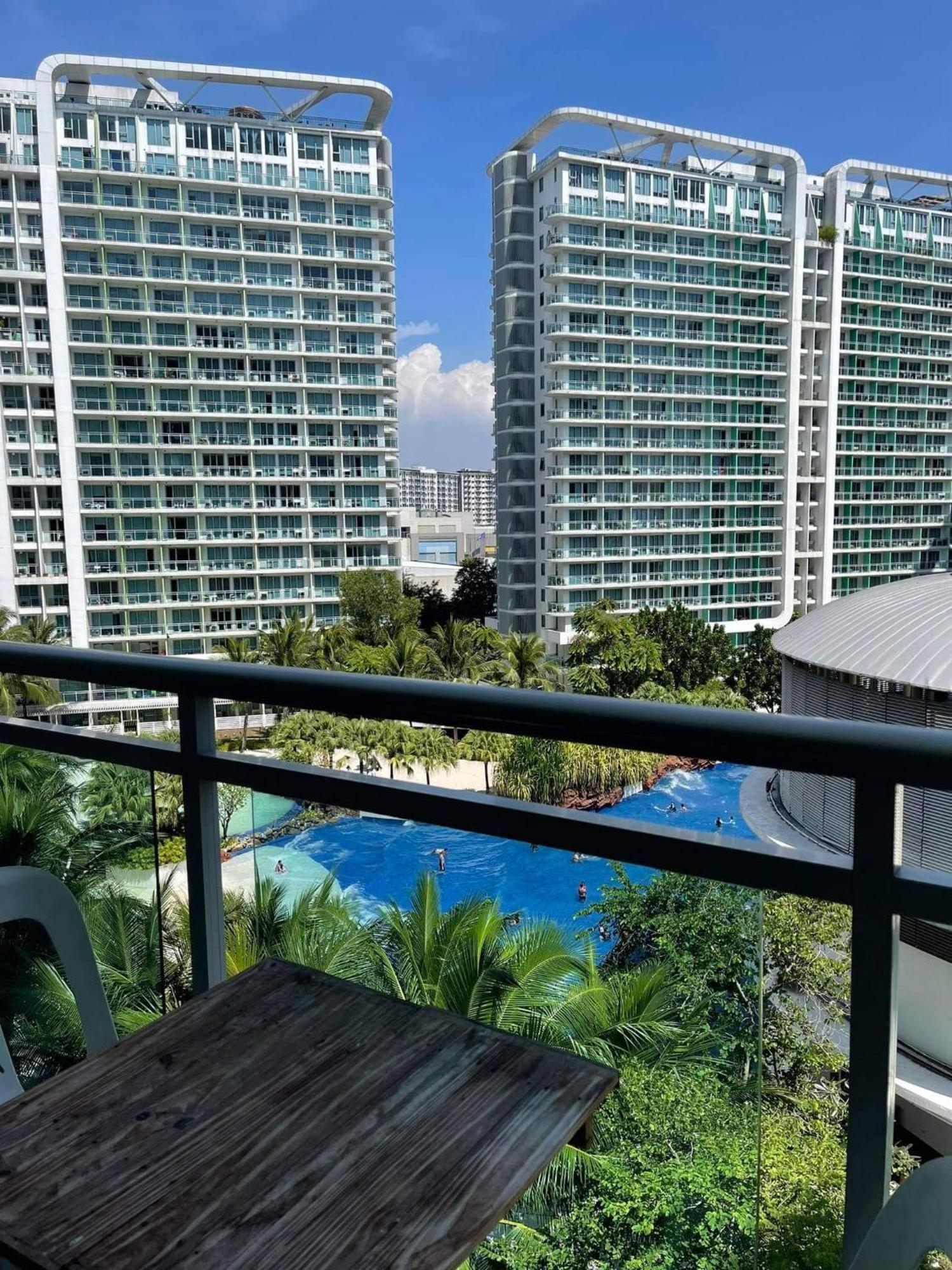 Beach Front Living In The Heart Of The City, Azure Residences Manila Exteriör bild