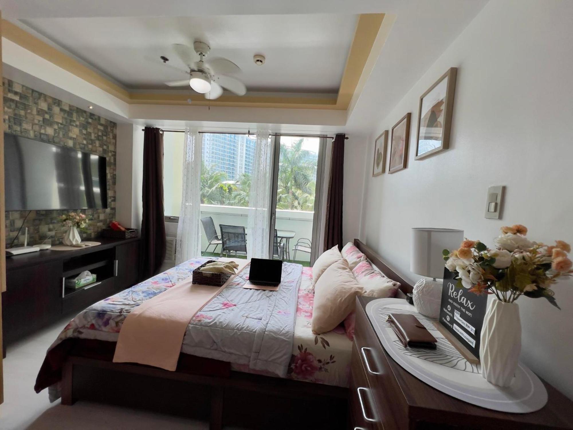 Beach Front Living In The Heart Of The City, Azure Residences Manila Exteriör bild