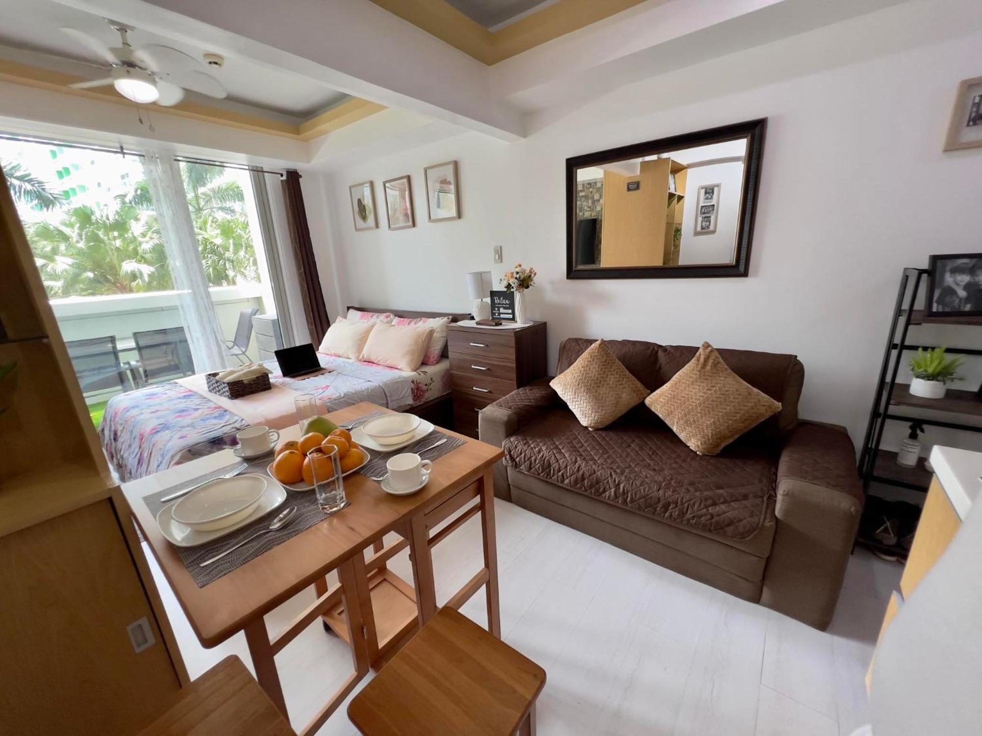 Beach Front Living In The Heart Of The City, Azure Residences Manila Exteriör bild