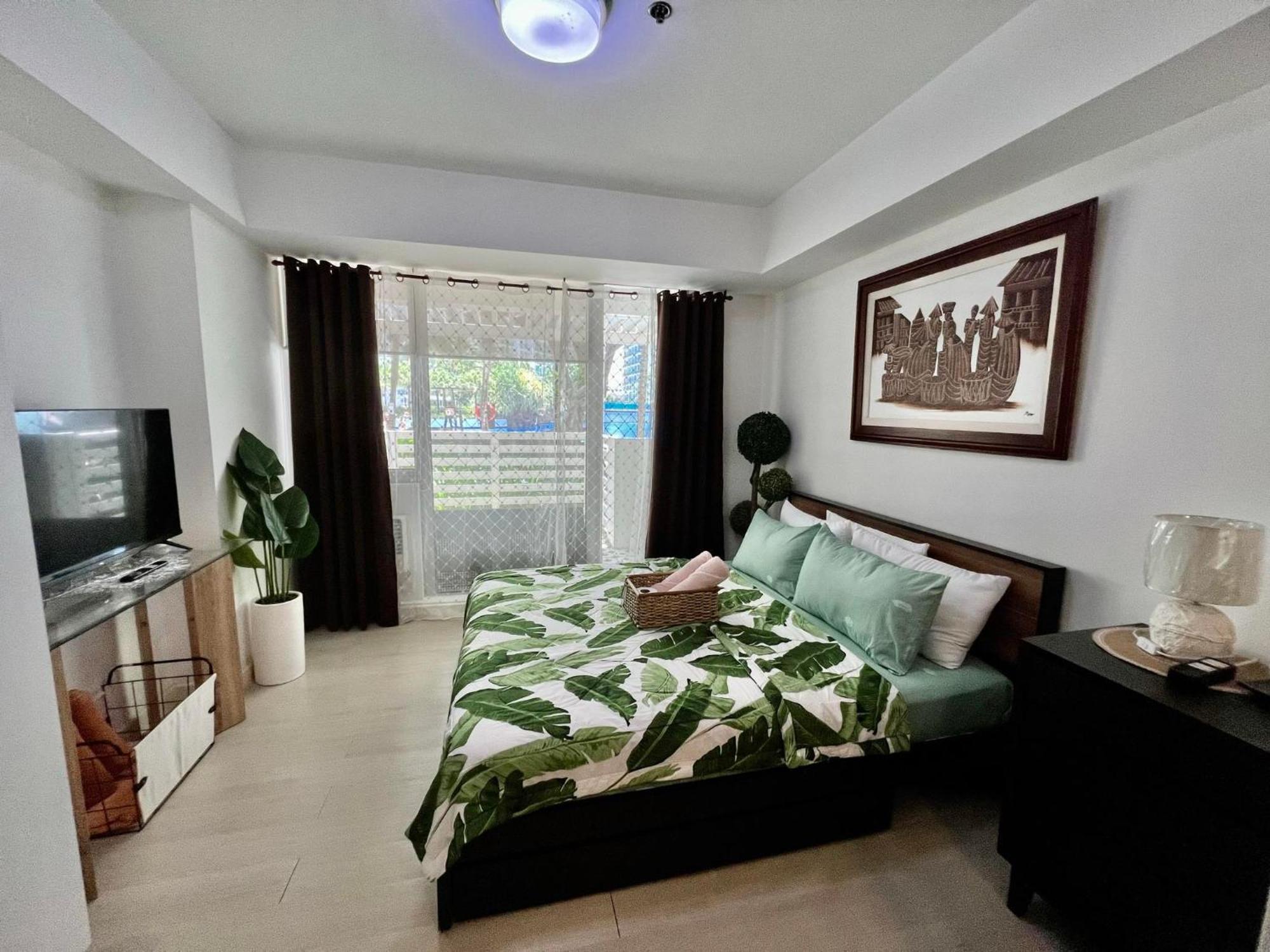 Beach Front Living In The Heart Of The City, Azure Residences Manila Exteriör bild