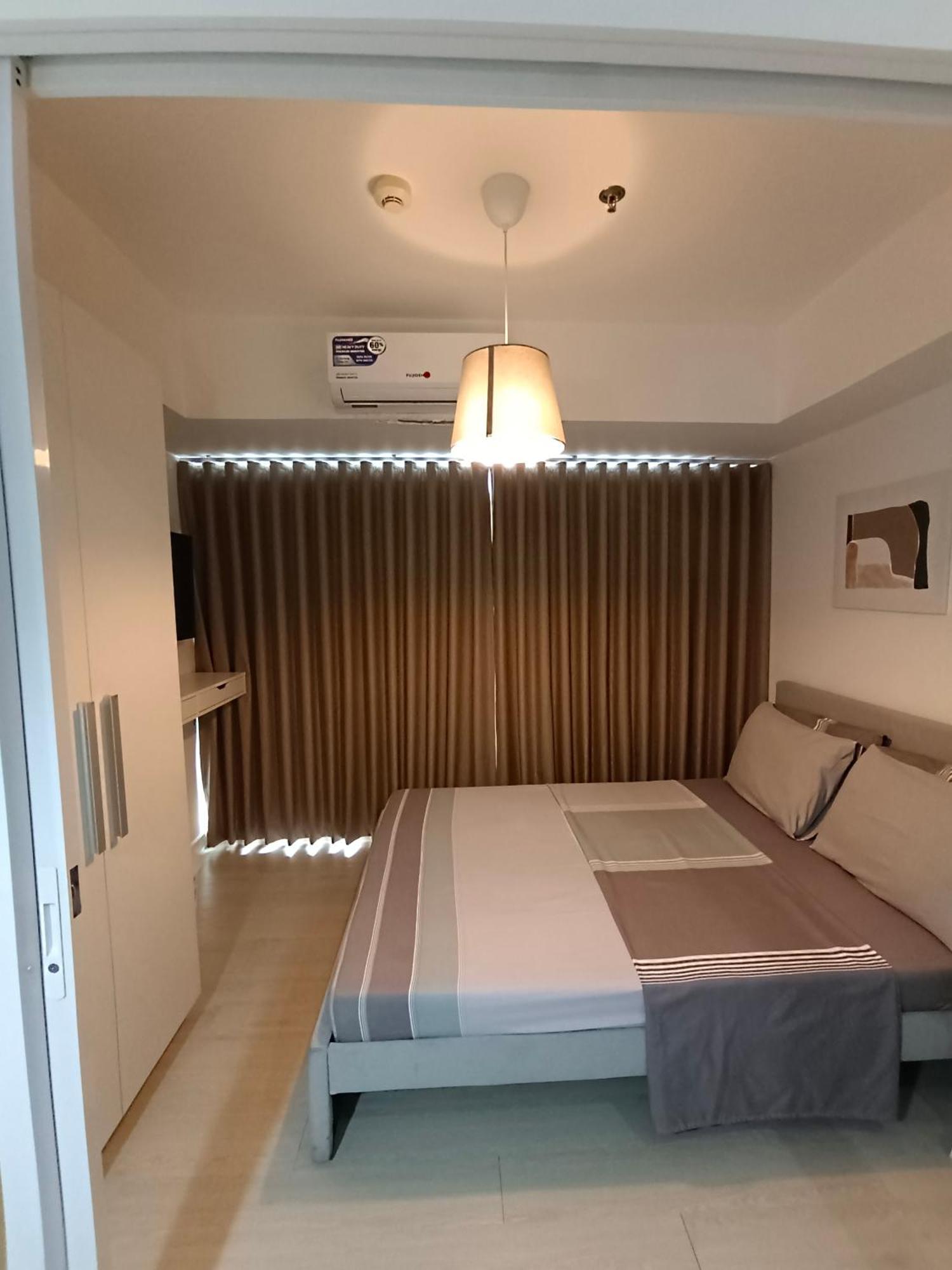 Beach Front Living In The Heart Of The City, Azure Residences Manila Exteriör bild