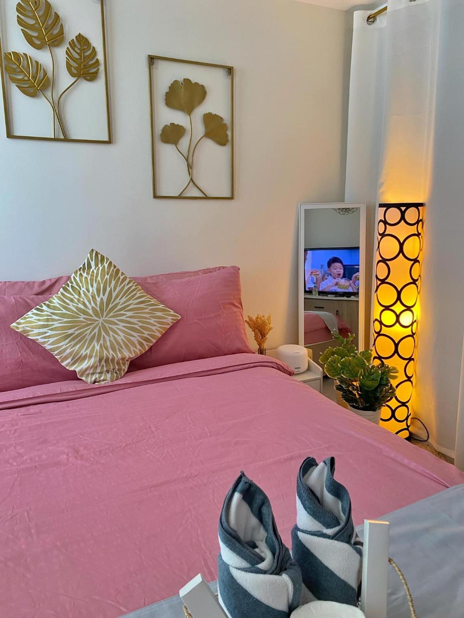 Beach Front Living In The Heart Of The City, Azure Residences Manila Exteriör bild