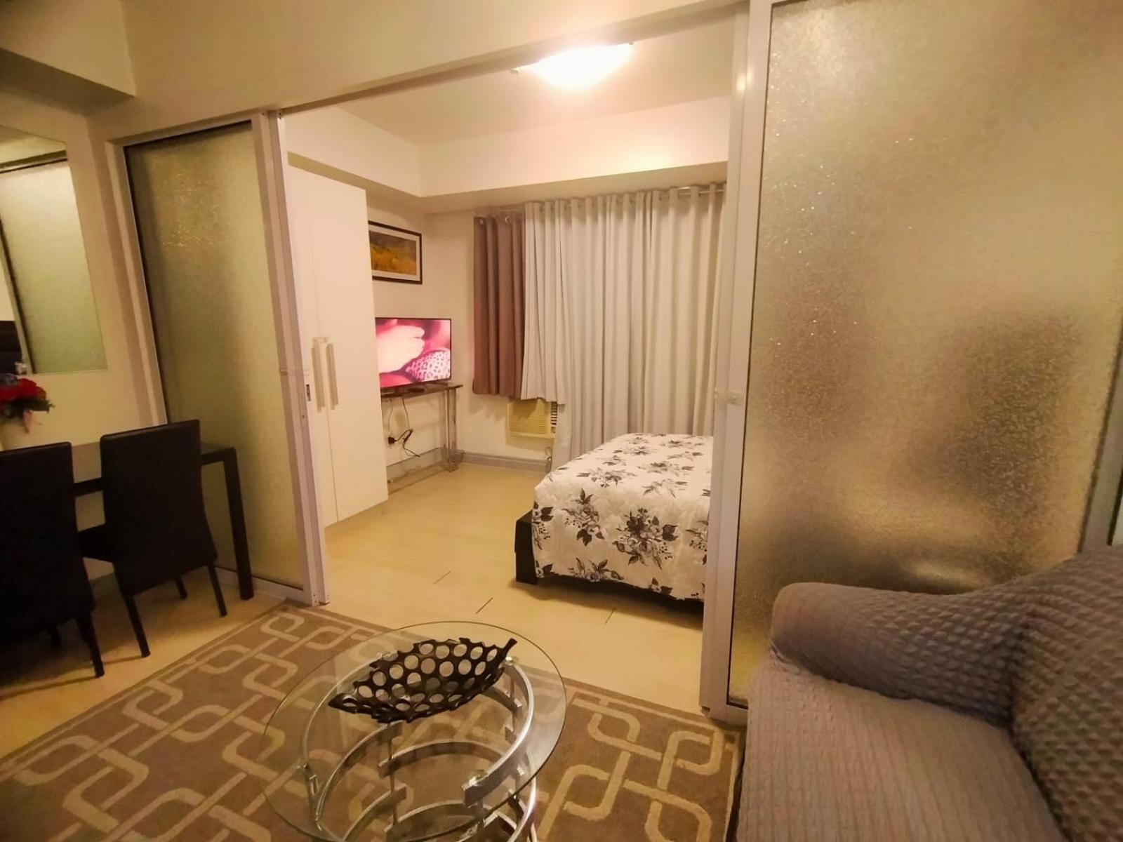 Beach Front Living In The Heart Of The City, Azure Residences Manila Exteriör bild