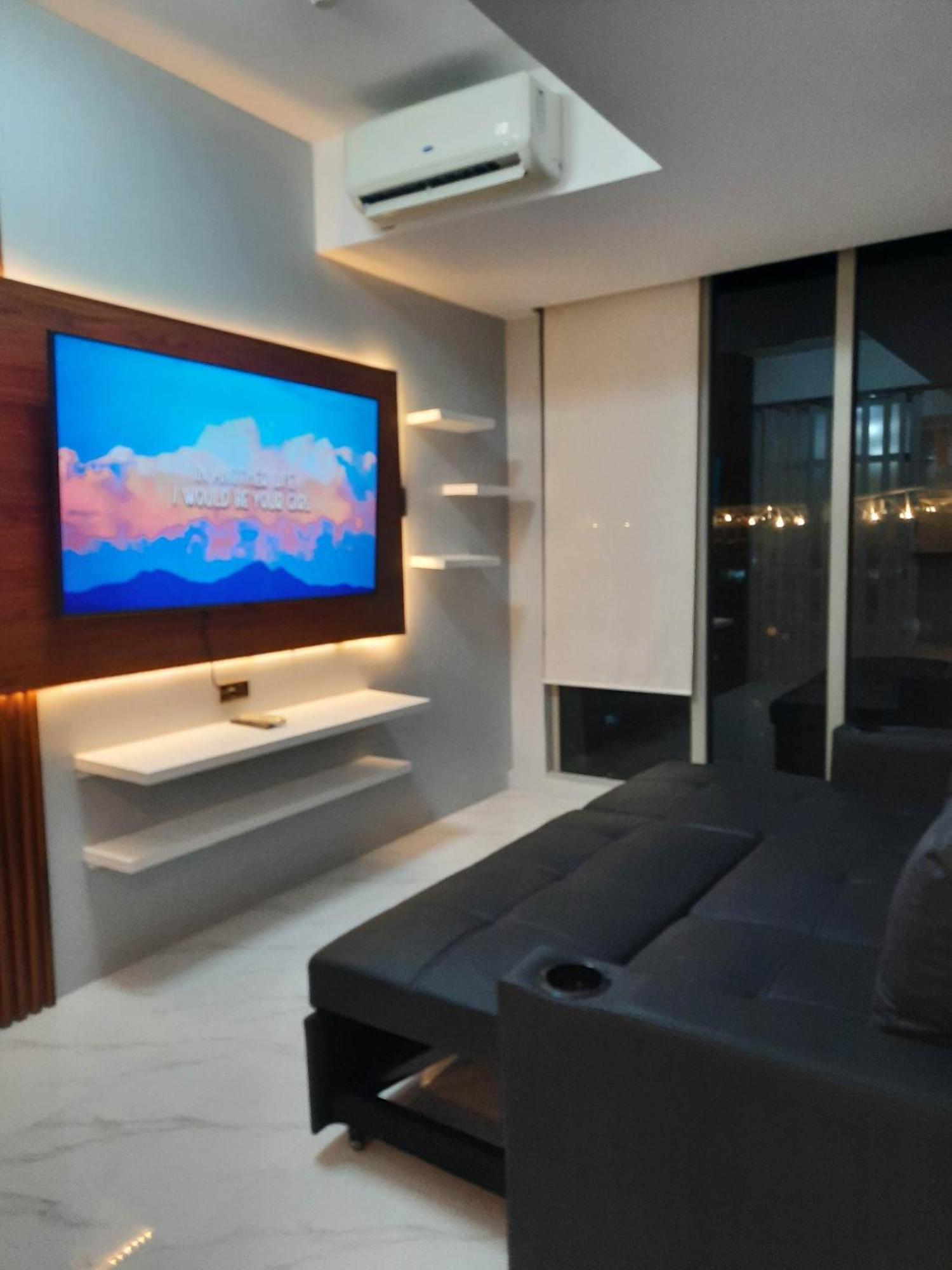 Beach Front Living In The Heart Of The City, Azure Residences Manila Exteriör bild