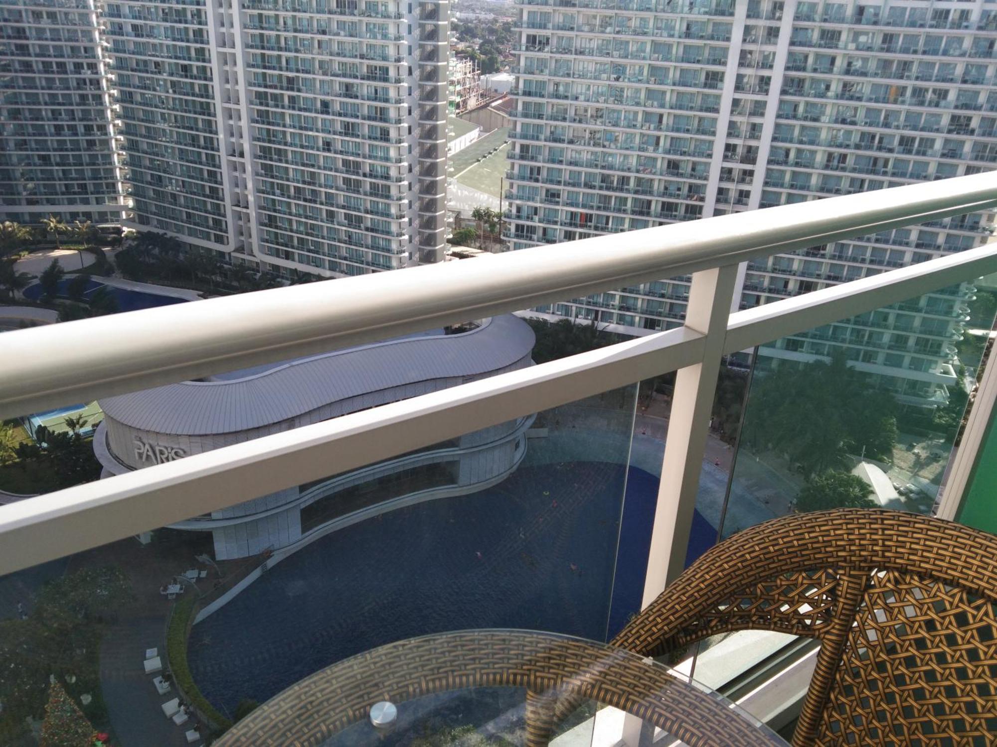 Beach Front Living In The Heart Of The City, Azure Residences Manila Exteriör bild