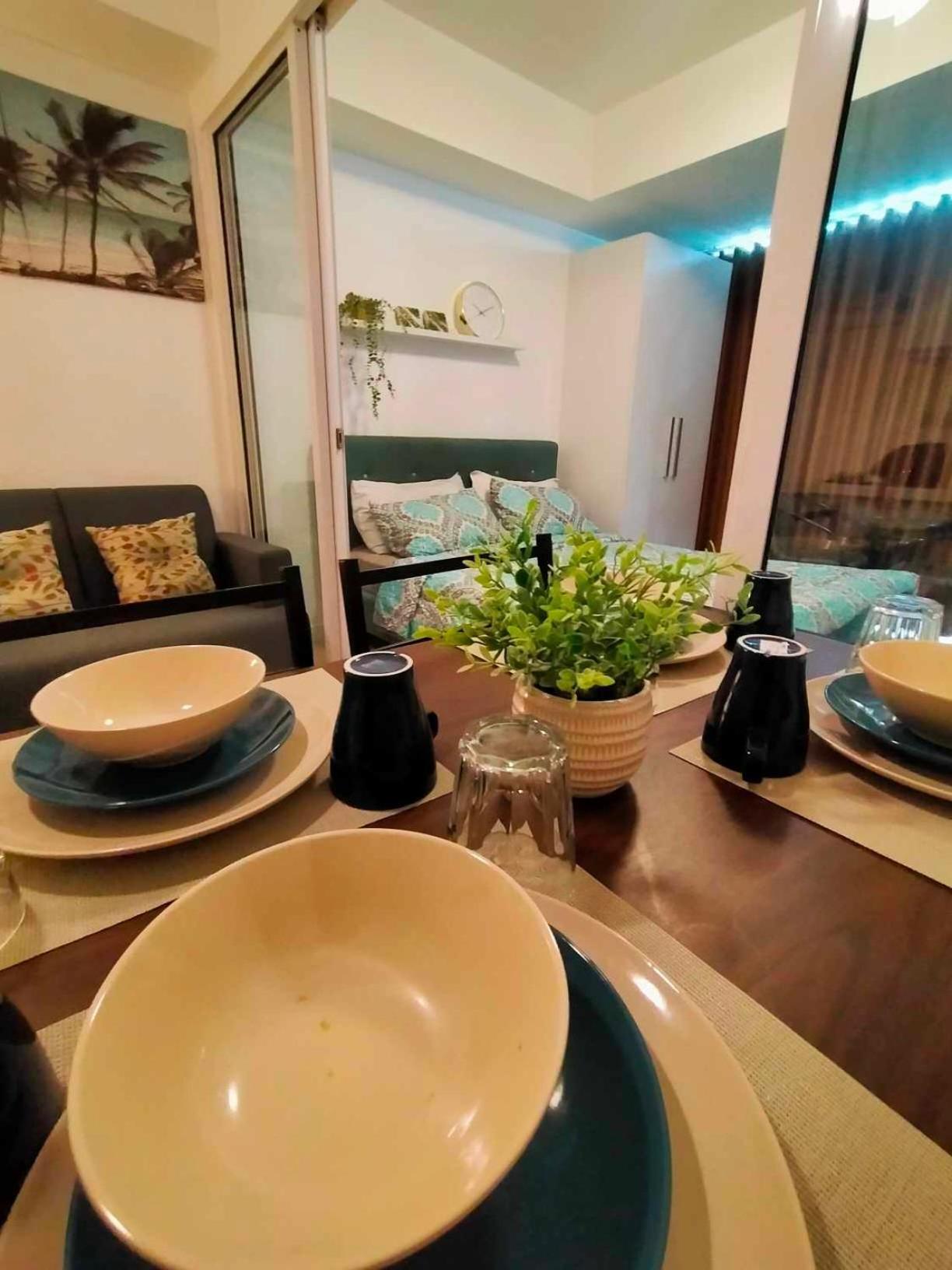 Beach Front Living In The Heart Of The City, Azure Residences Manila Exteriör bild