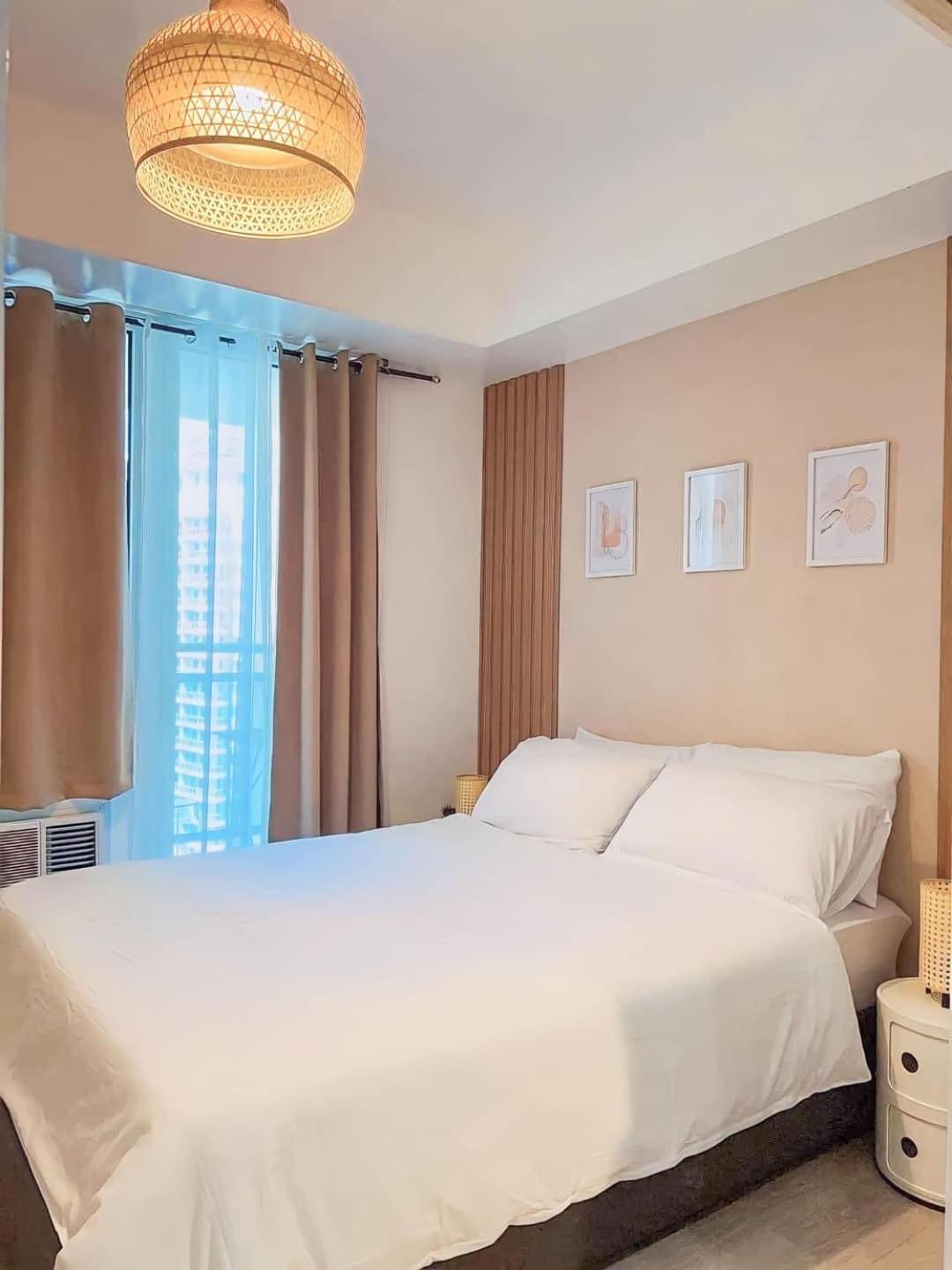 Beach Front Living In The Heart Of The City, Azure Residences Manila Rum bild