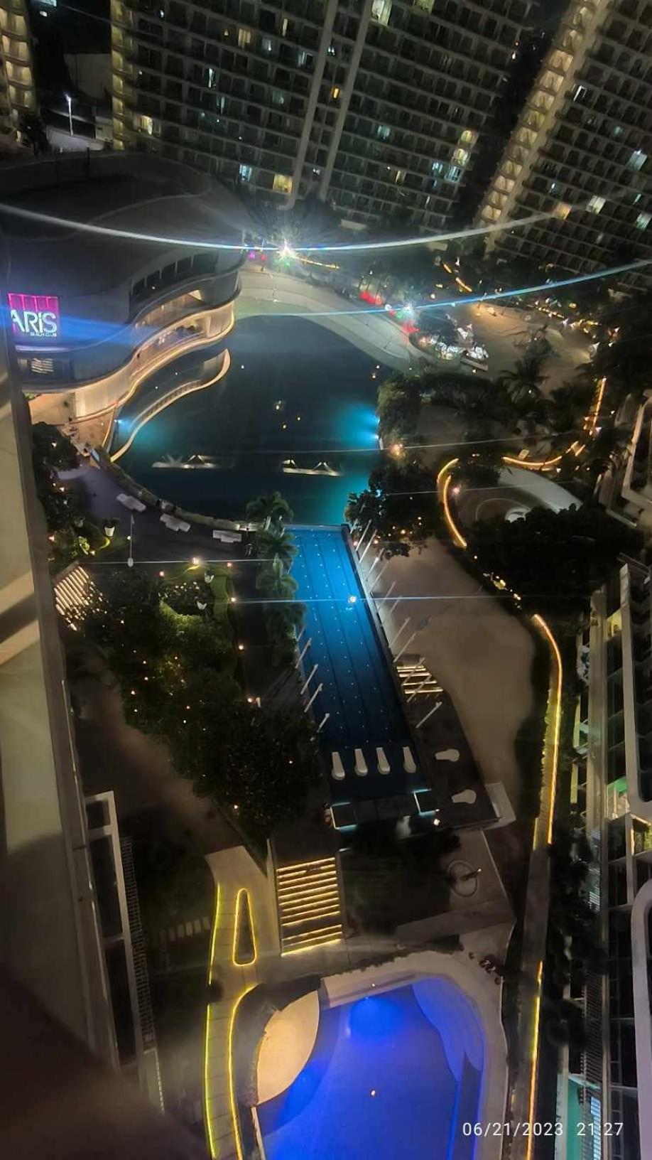 Beach Front Living In The Heart Of The City, Azure Residences Manila Exteriör bild