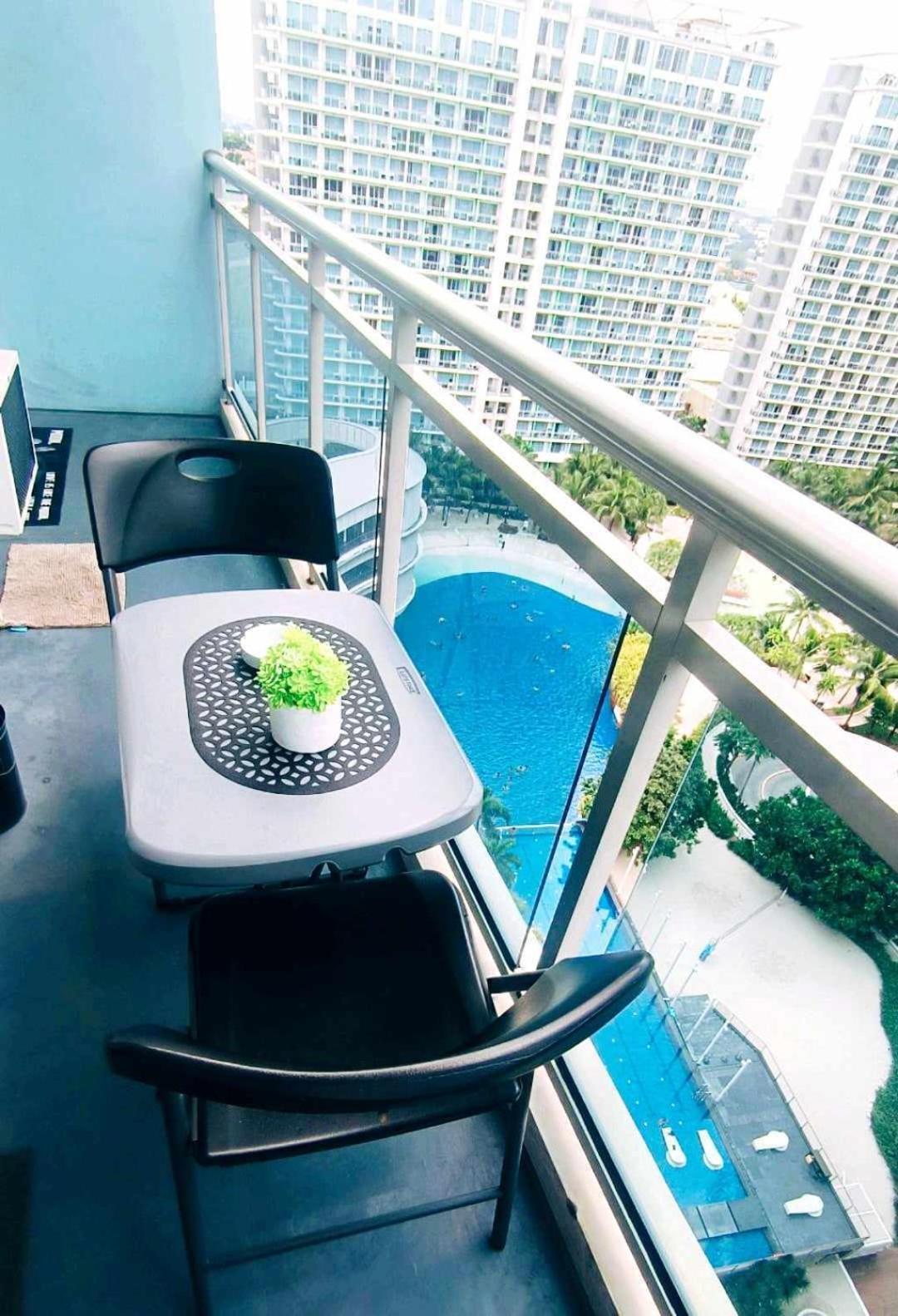 Beach Front Living In The Heart Of The City, Azure Residences Manila Exteriör bild