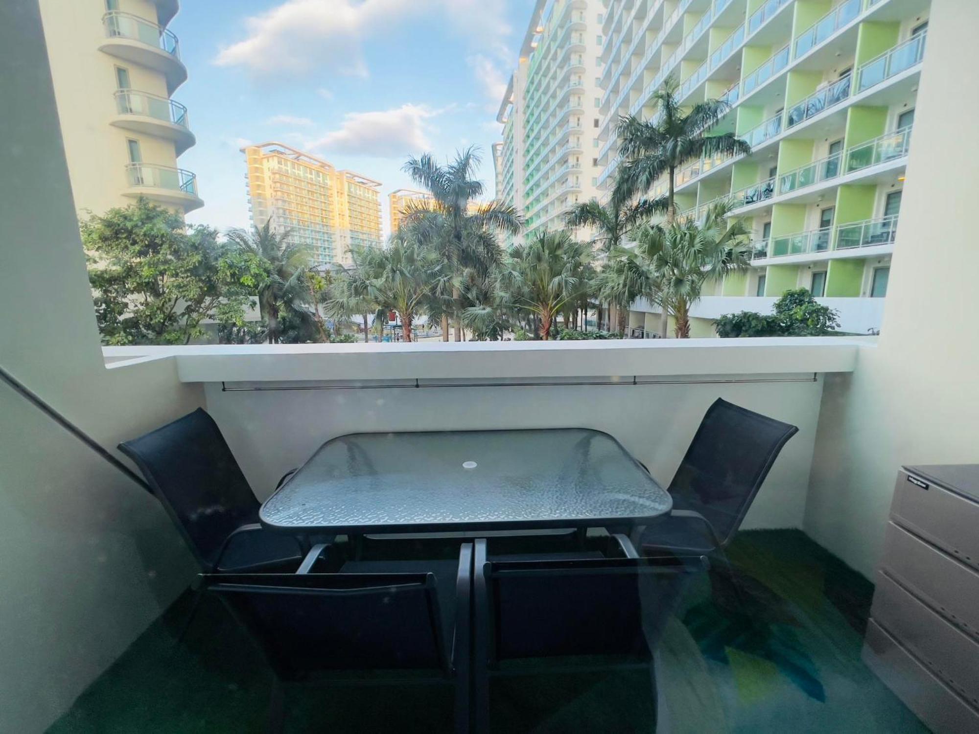 Beach Front Living In The Heart Of The City, Azure Residences Manila Rum bild