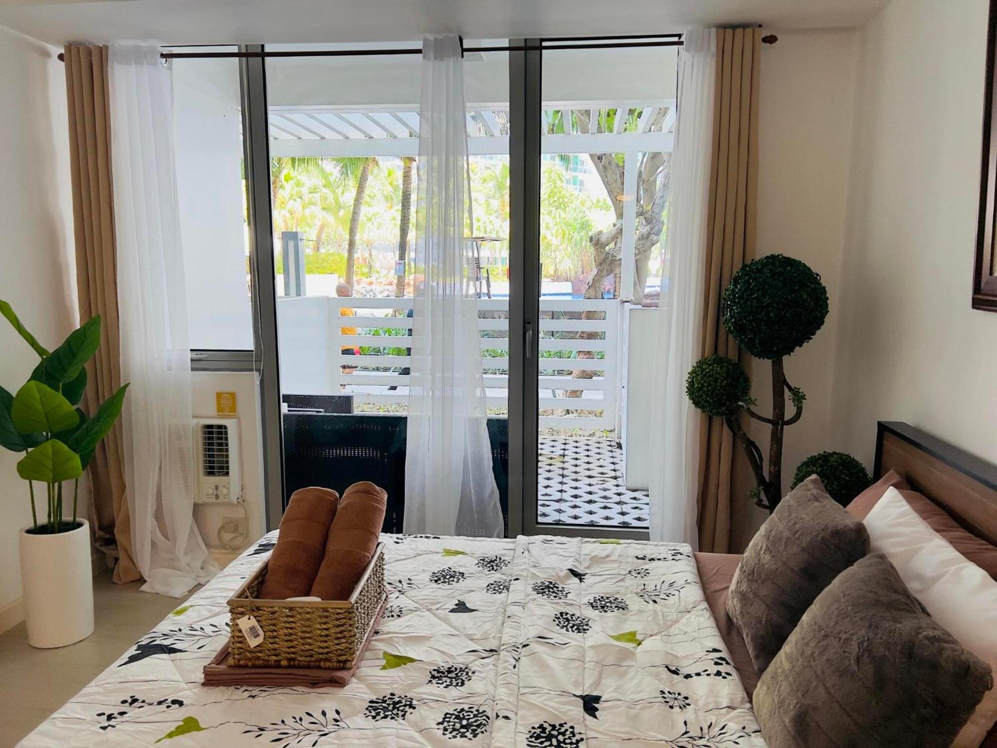Beach Front Living In The Heart Of The City, Azure Residences Manila Rum bild