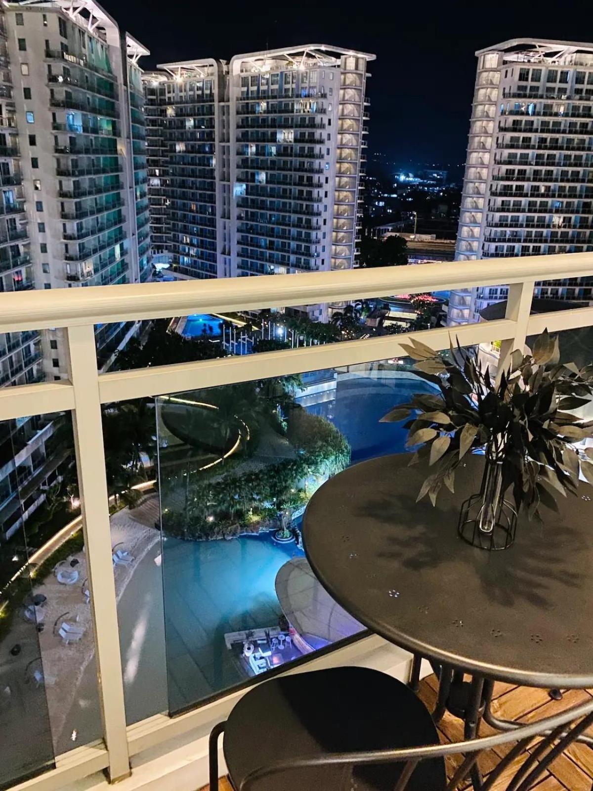 Beach Front Living In The Heart Of The City, Azure Residences Manila Exteriör bild