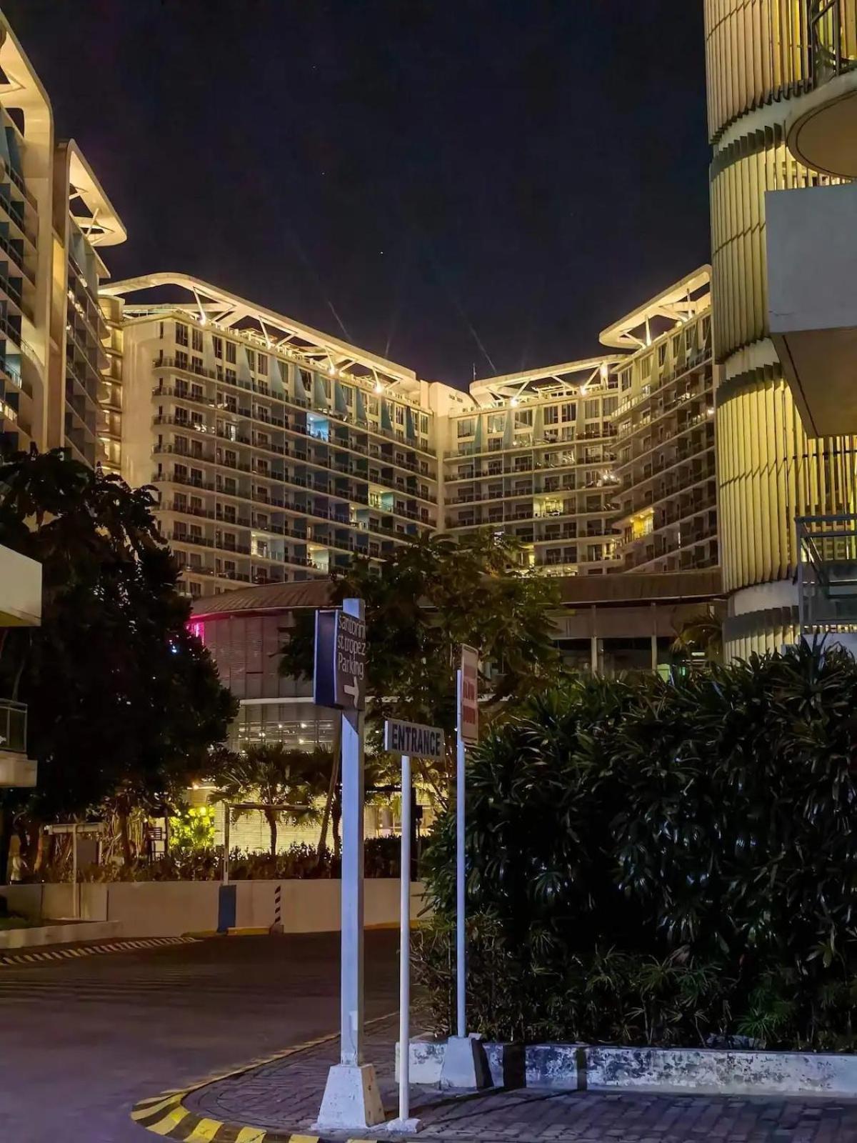 Beach Front Living In The Heart Of The City, Azure Residences Manila Exteriör bild